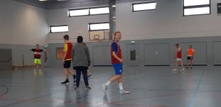 Fußballspiel Schüler-Lehrer 2019-19.jpg