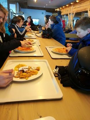 Skifreizeit 2018-15 Mittagessen.JPG