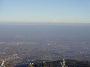 Vom Mont de Pilate hat man einen Blick über das Rhone-Tal bis zum Mont Blanc.JPG