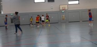 Fußballspiel Schüler-Lehrer 2019-23.jpg