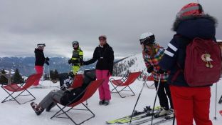 Skifreizeit 2018-36 Pause auf dem Berg 1.JPG