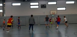 Fußballspiel Schüler-Lehrer 2019-22.jpg