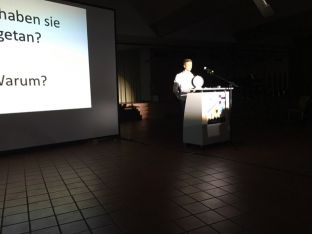 Science Slam -03 Philipp Bracht.jpg
