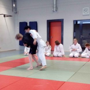 Judopruefung_Uki-goshi.jpg
