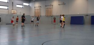 Fußballspiel Schüler-Lehrer 2019-12.jpg