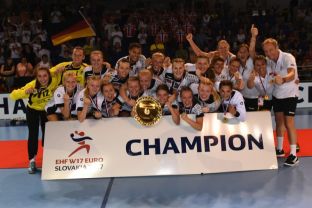 Handballerinnen Europameister 01.jpg