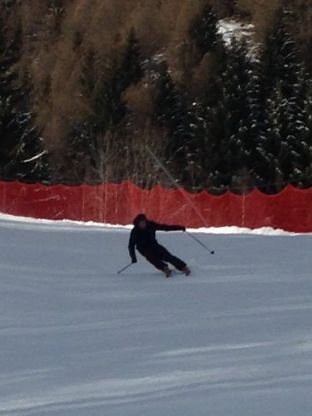 Skifreizeit 2018-58 Herr Augustin beim Carven.JPG