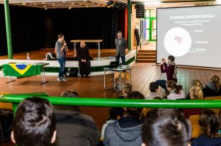 0305s- Scheckuebergabe Goethe Gymnasium 5964 FOTO BARZ.jpg