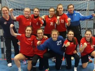 Handballerinnen Berlin 2.jpg