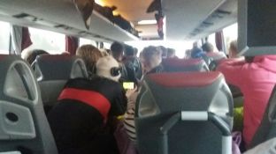 Skifreizeit 2018-61 Auch auf der Rueckreise - Wahre Liebe BVB.JPG