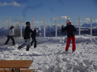 Schneeballschlacht.JPG